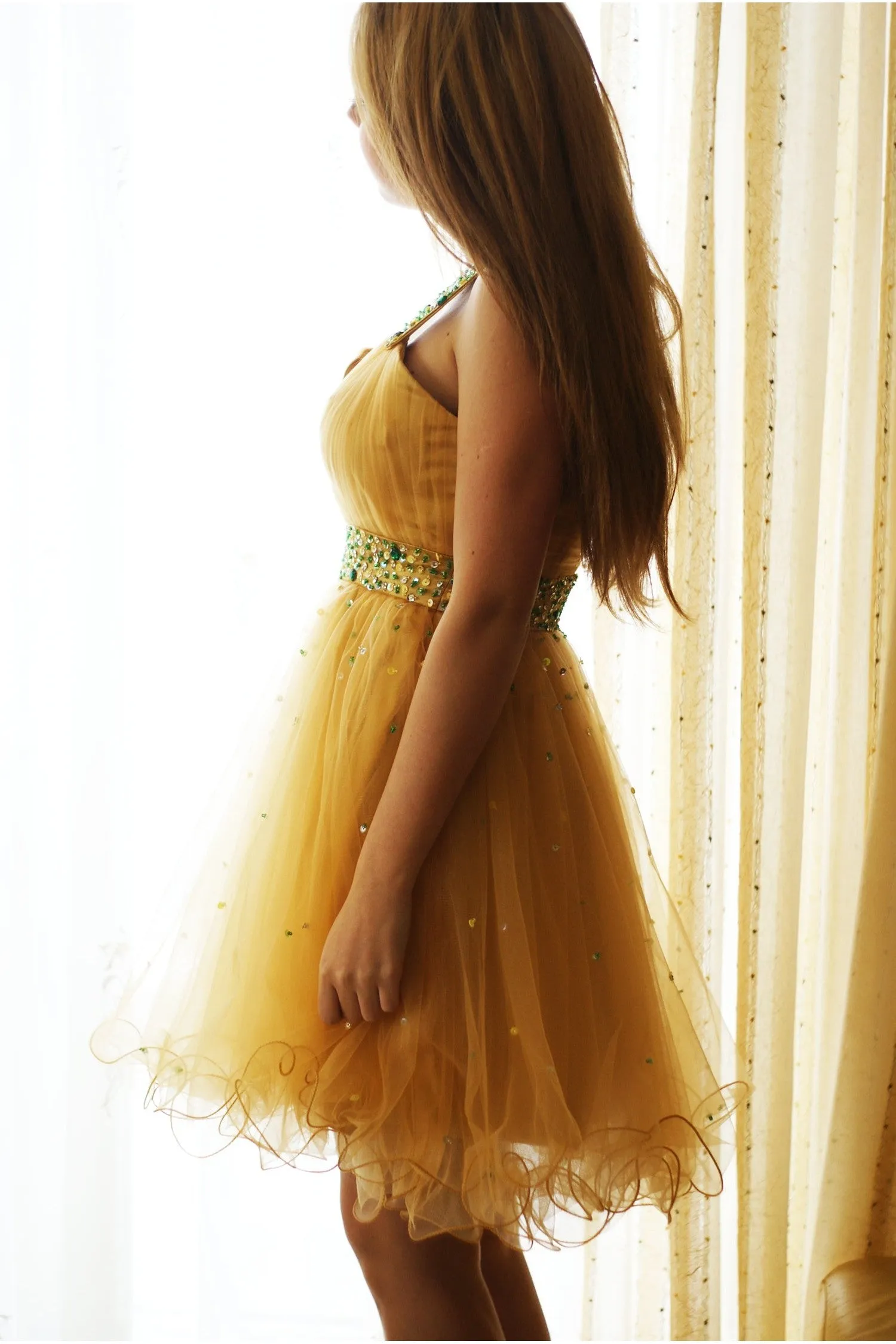 A-line One-shoulder Knee Length Tulle Rhinestone Prom Dress