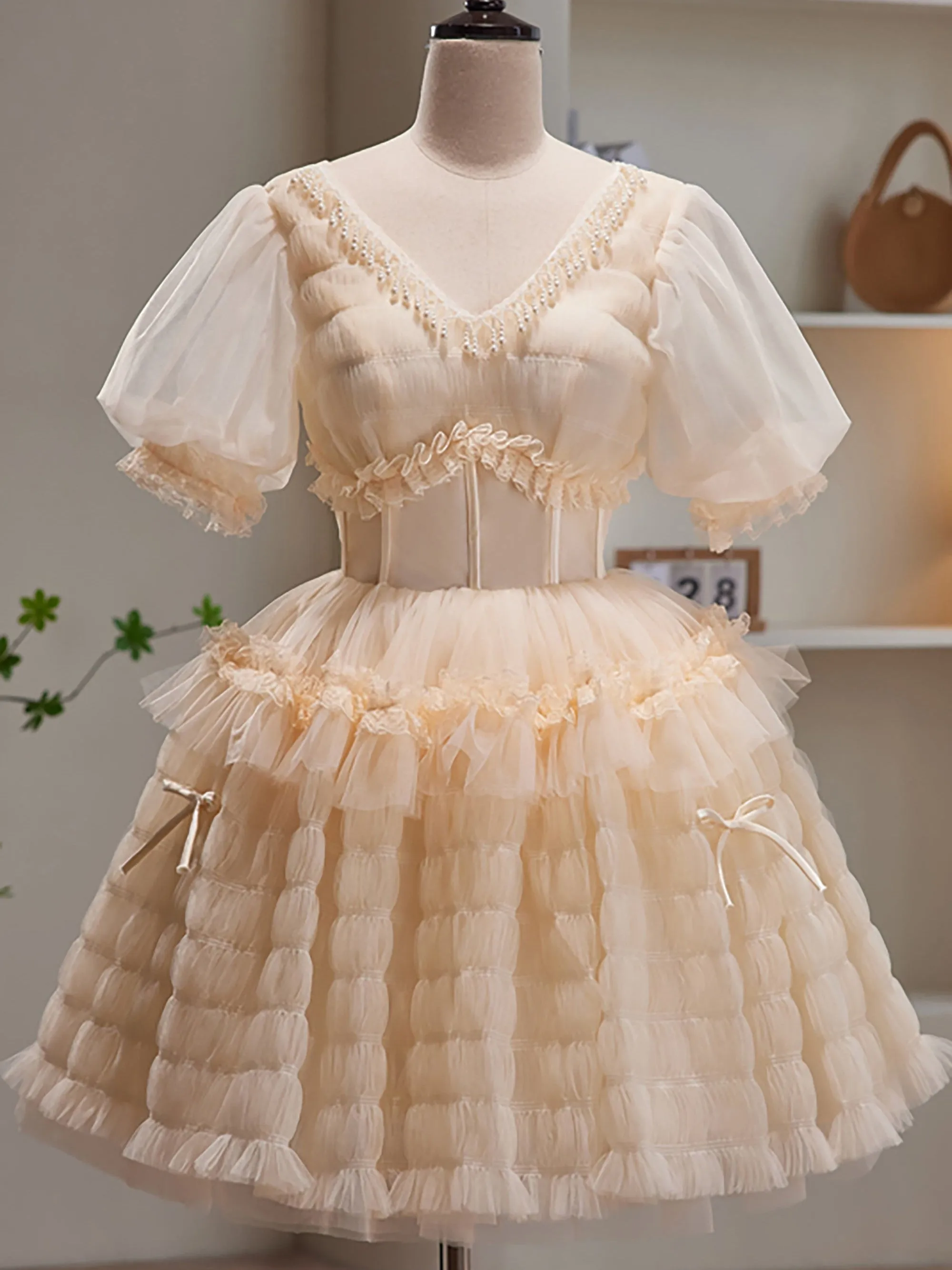 Champagne V Neck Short Sleeves Tulle Short Homecoming Dresses