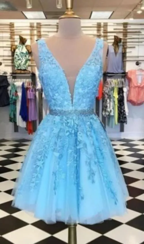 Knee Length V-neckline Blue Lace Homecoming Dress