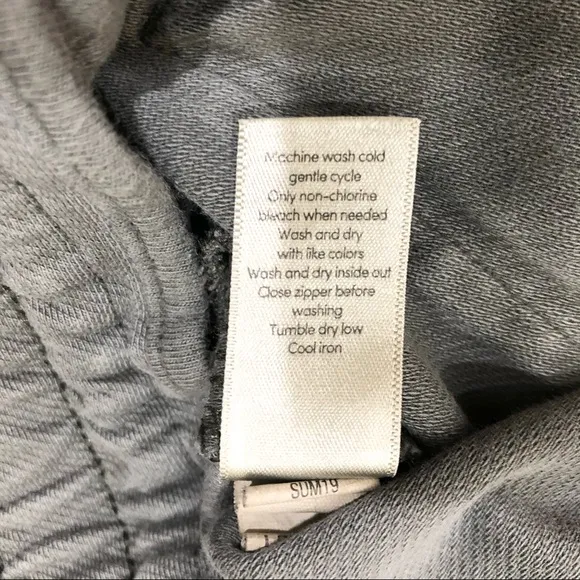 NWT Athleta Farallon Skirt, Grey, Size 14