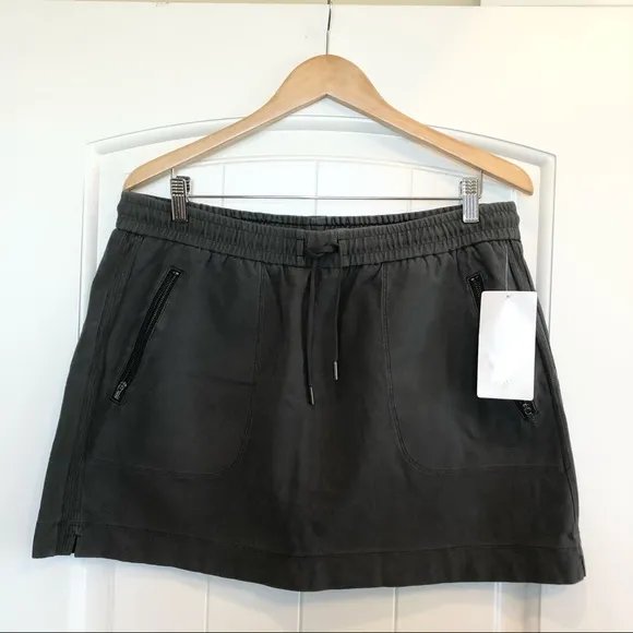 NWT Athleta Farallon Skirt, Grey, Size 14