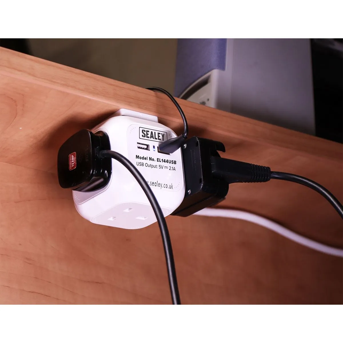 Sealey Extension Cable Cube 1.4m 4 x 230V & 2 x USB Sockets - White