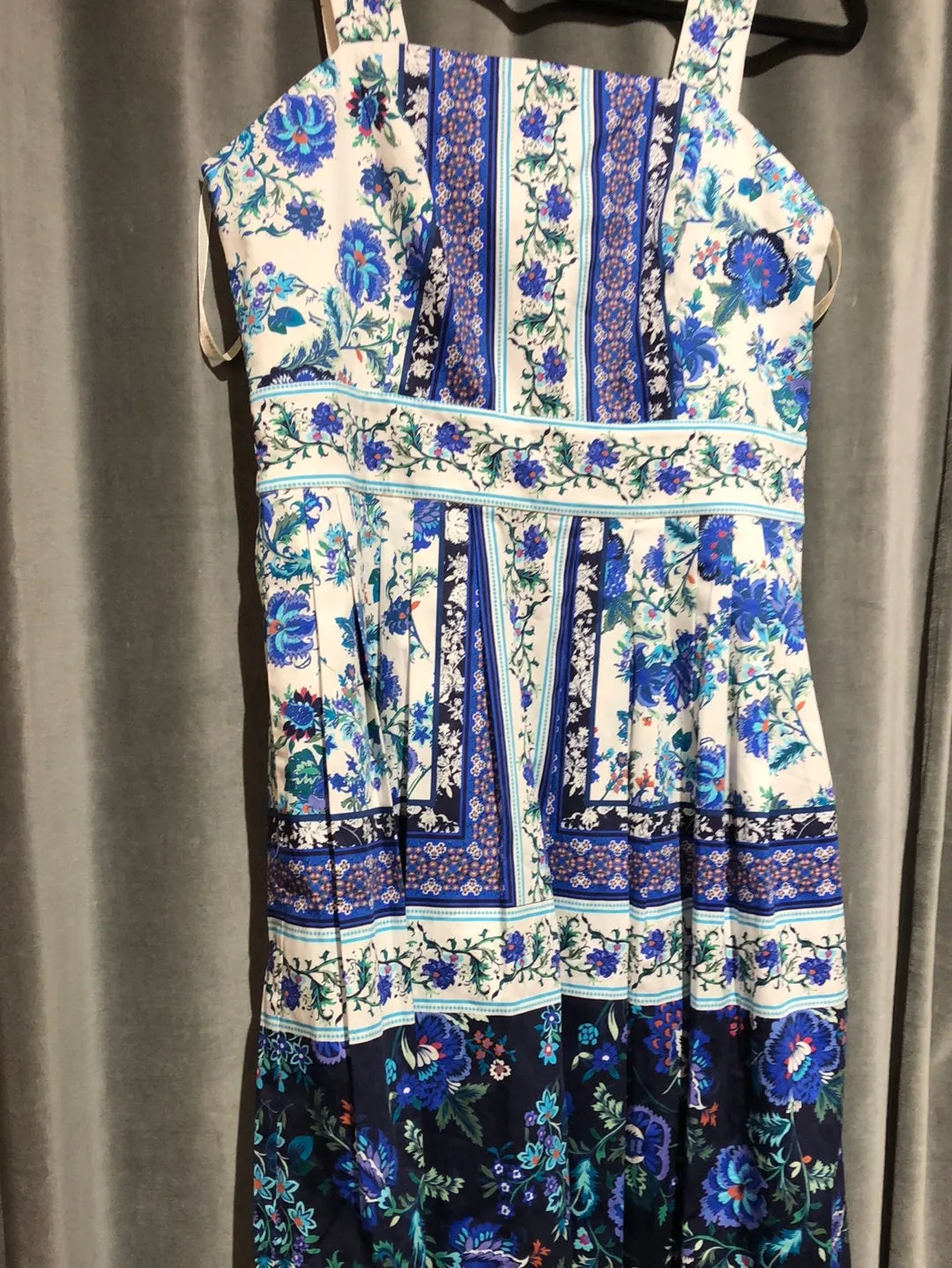 Shoshanna Floral Patterened Sleeveless Pleated Midi Dress