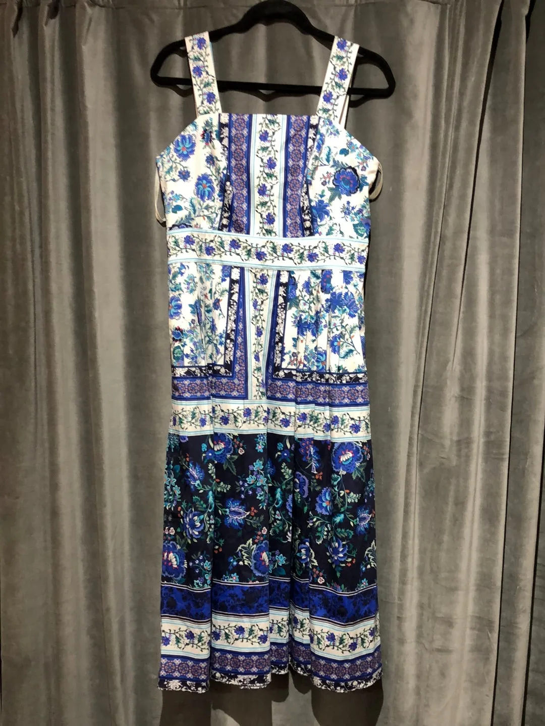 Shoshanna Floral Patterened Sleeveless Pleated Midi Dress
