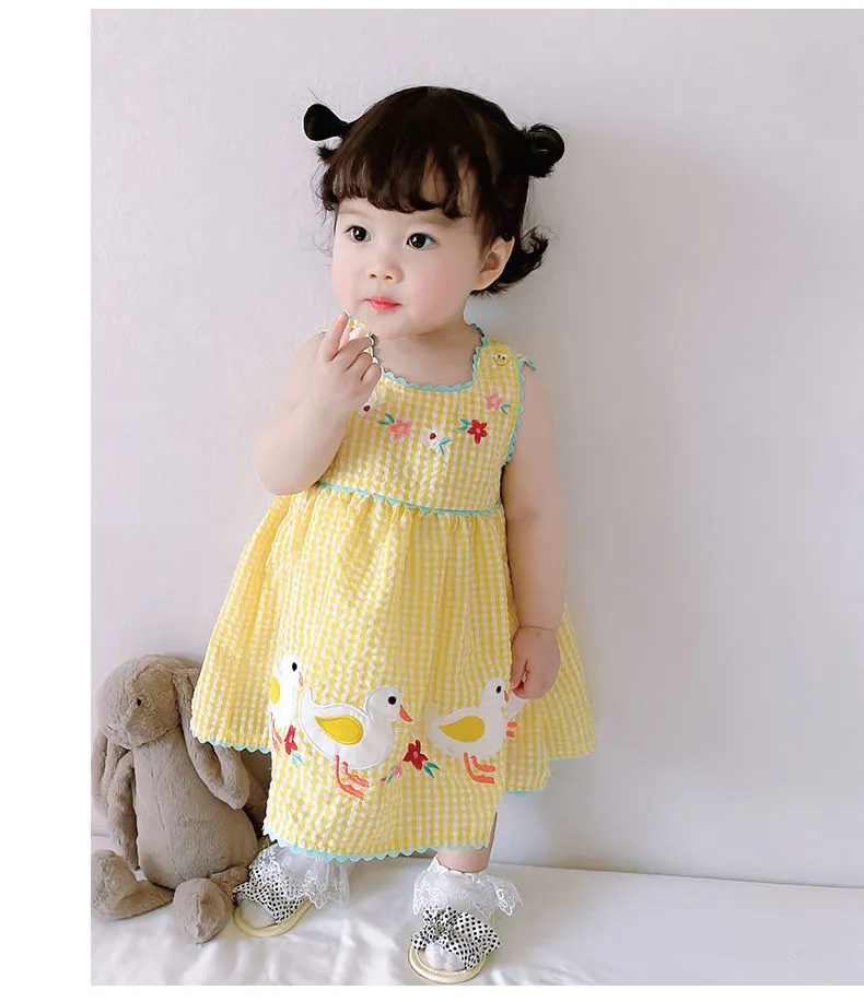 Sleeveless Yellow Dress Duck Pattern
