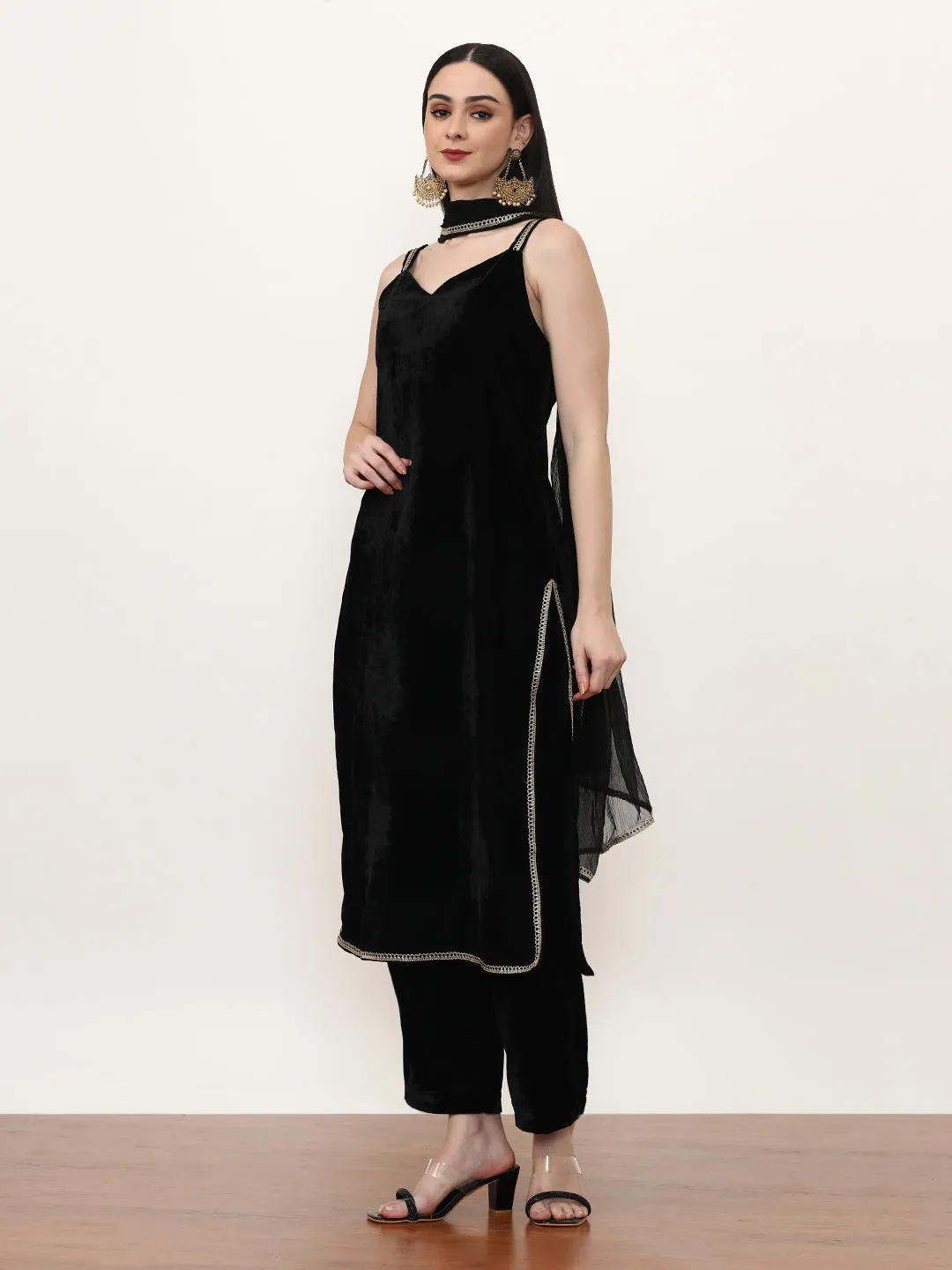 Velvet Solid Kurta Sets With Net Dupatta