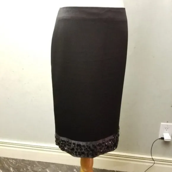 White House Black Market beaded pencil skirt size 0 (Q3)
