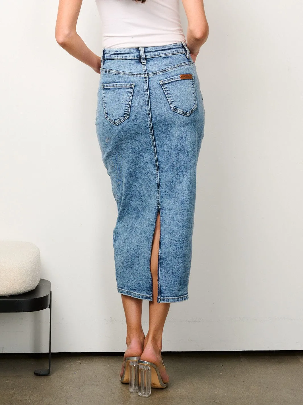 WOMEN'S BUTTON CLOSURE POCKETS WASHED SLIT MIDI DENIM SKIRT
